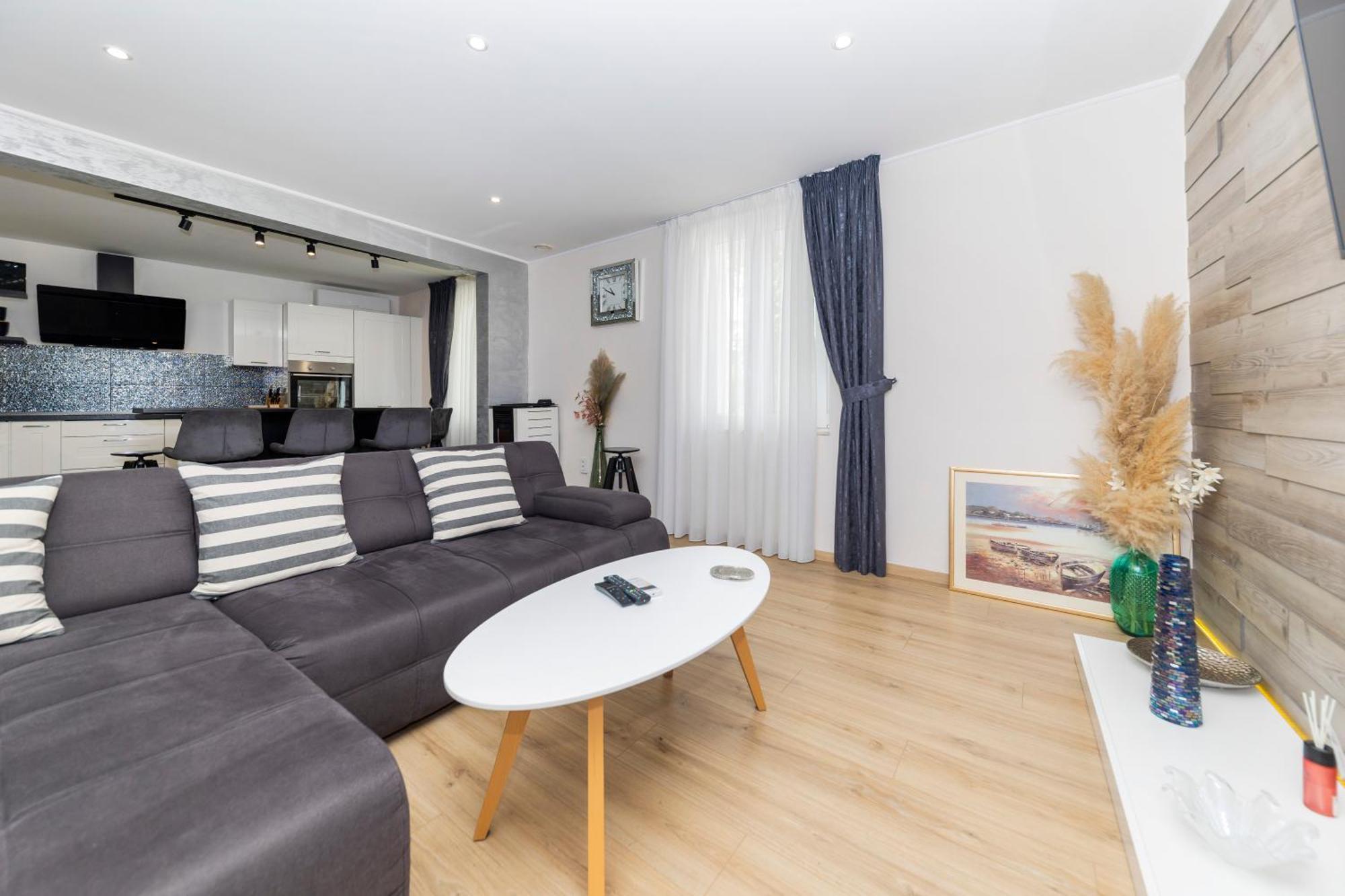 Nikky 2Br Apt. In Old Town Centre 扎达尔 外观 照片